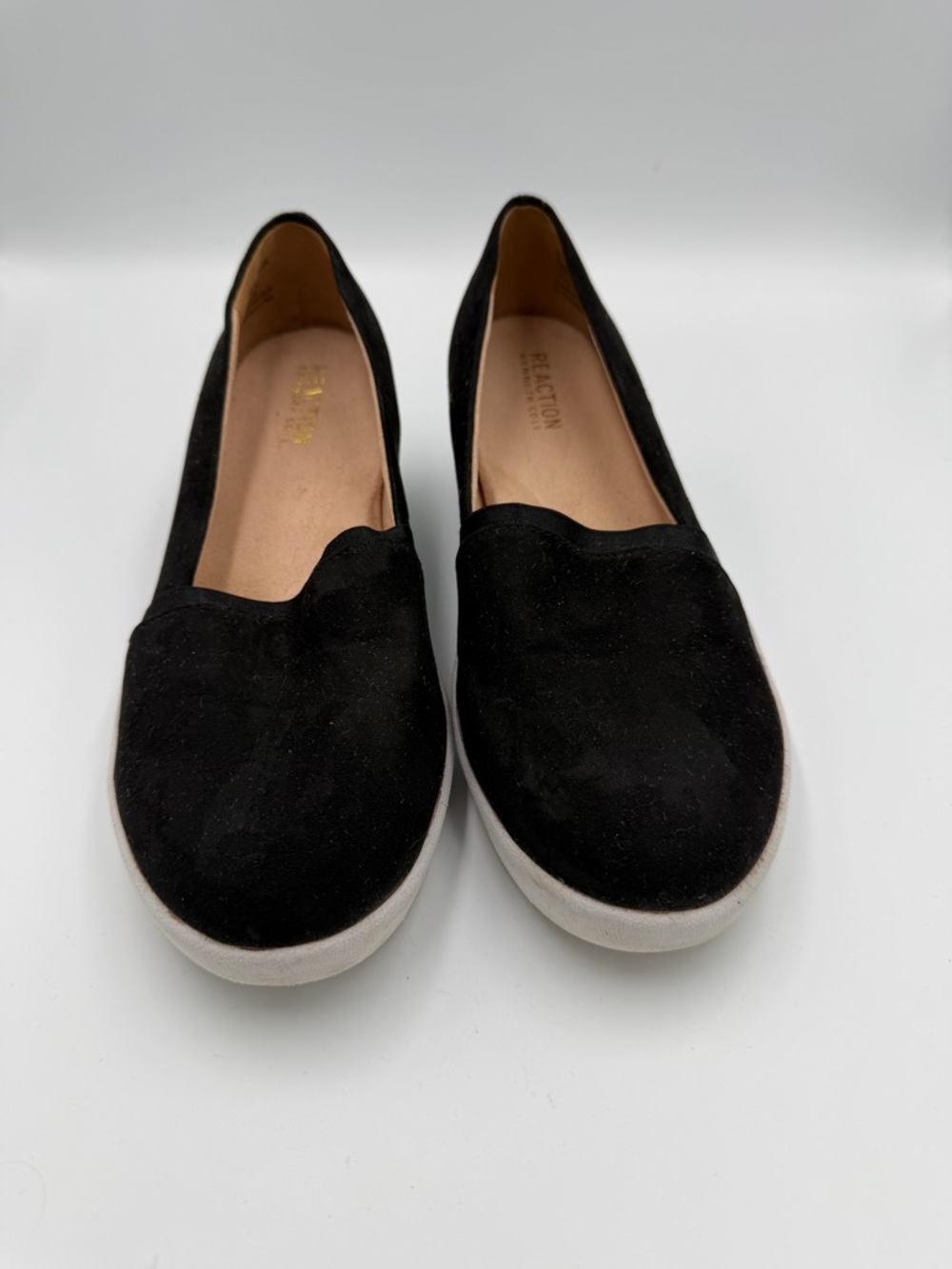 Kenneth Cole Reaction Women’s Size 9 Black Suede Slip-On Flats Shoes Sneakers - Picture 2 of 8